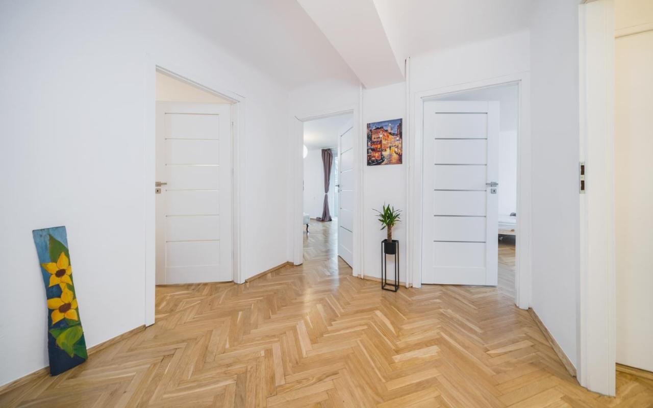 Sunshine Parkside Hideaway - 3 Bedroom - By Upstairs Cracovia Exterior foto
