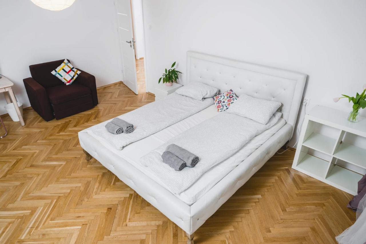 Sunshine Parkside Hideaway - 3 Bedroom - By Upstairs Cracovia Exterior foto