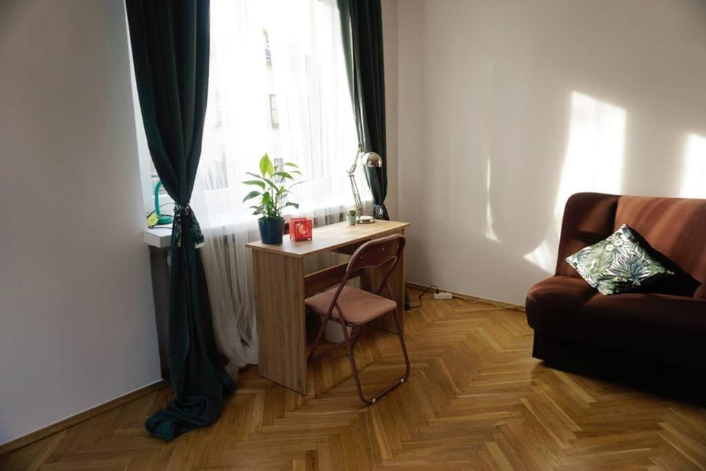 Sunshine Parkside Hideaway - 3 Bedroom - By Upstairs Cracovia Exterior foto