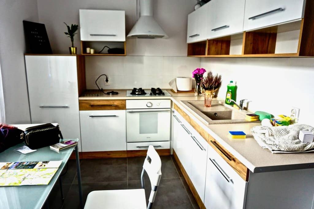 Sunshine Parkside Hideaway - 3 Bedroom - By Upstairs Cracovia Exterior foto