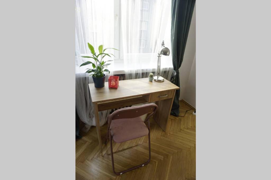 Sunshine Parkside Hideaway - 3 Bedroom - By Upstairs Cracovia Exterior foto