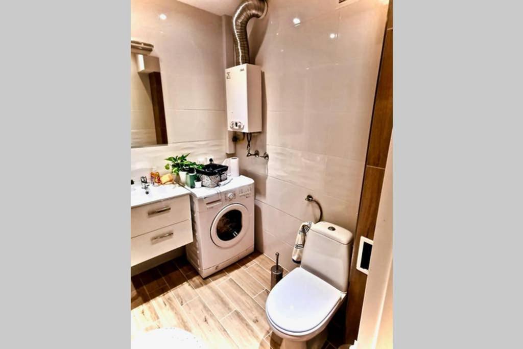 Sunshine Parkside Hideaway - 3 Bedroom - By Upstairs Cracovia Exterior foto